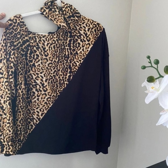 🎉BACK IN STOCK🎉 NWOT 🐆Leopard Print High Neck Color-block Top🐆 - Picture 6 of 6